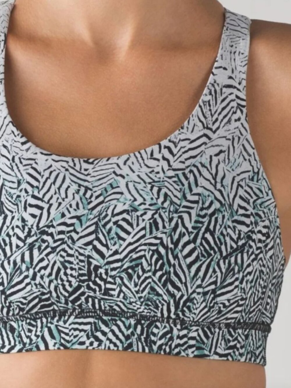 Lululemon Energy Bra (Nulux) Size 4 - Picture 2 of 9